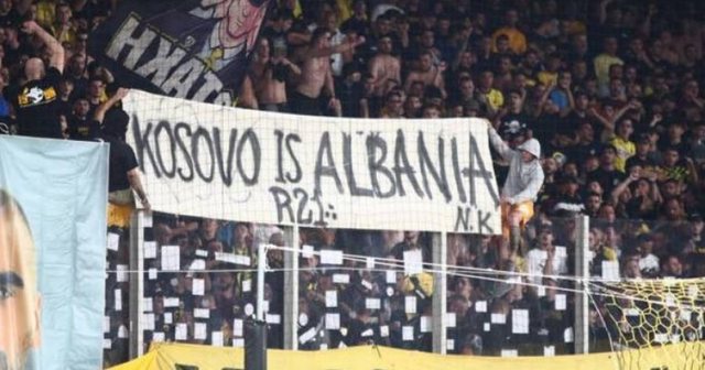 Identifikohen dy tifozët që mbanin banerin ‘Kosova është Shqipëri’, klubi i ndëshkon rëndë